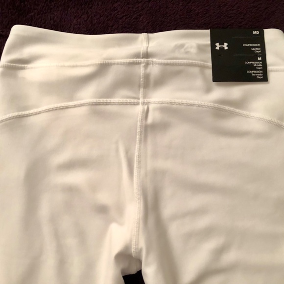 Under Armour Women's HeatGear Team Capris - Picture 4 of 8